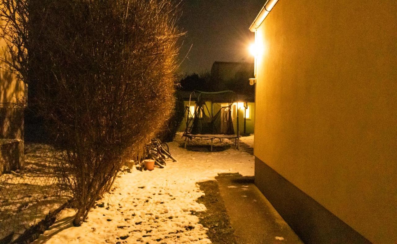 Small-Comfy Guest House In Donaustadt Garden - Not Shared! Вена Экстерьер фото