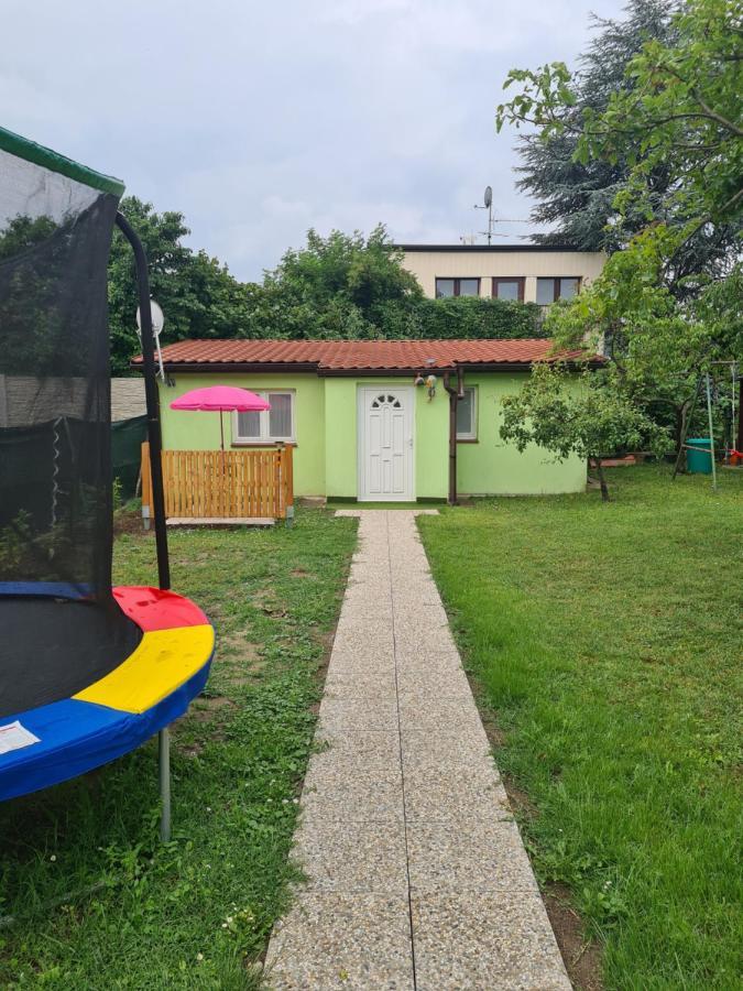 Small-Comfy Guest House In Donaustadt Garden - Not Shared! Вена Экстерьер фото