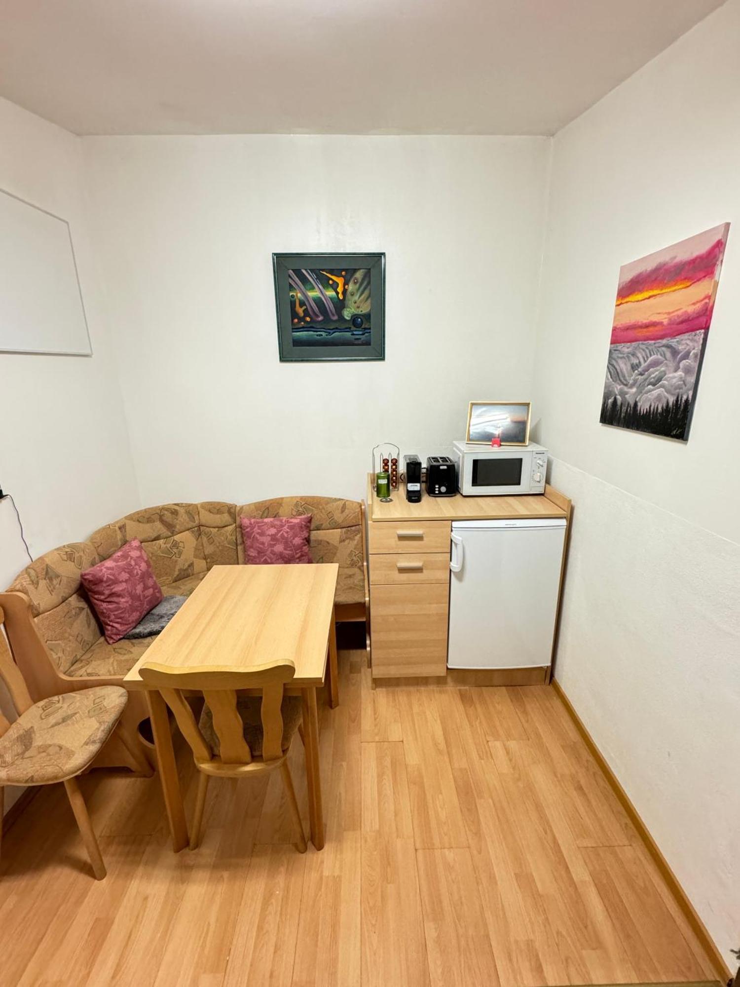 Small-Comfy Guest House In Donaustadt Garden - Not Shared! Вена Экстерьер фото